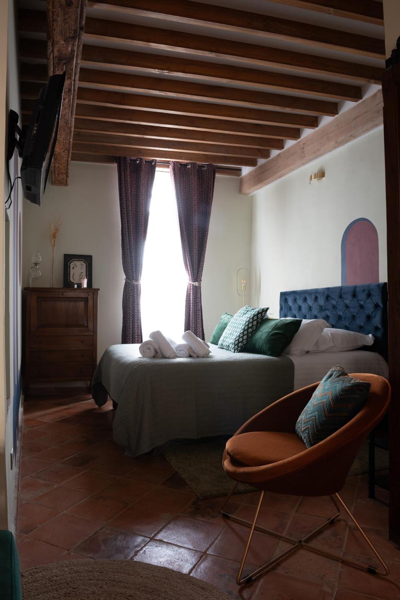La Maison D'En Bas Des Seigneurs Cucuron Δωμάτιο φωτογραφία