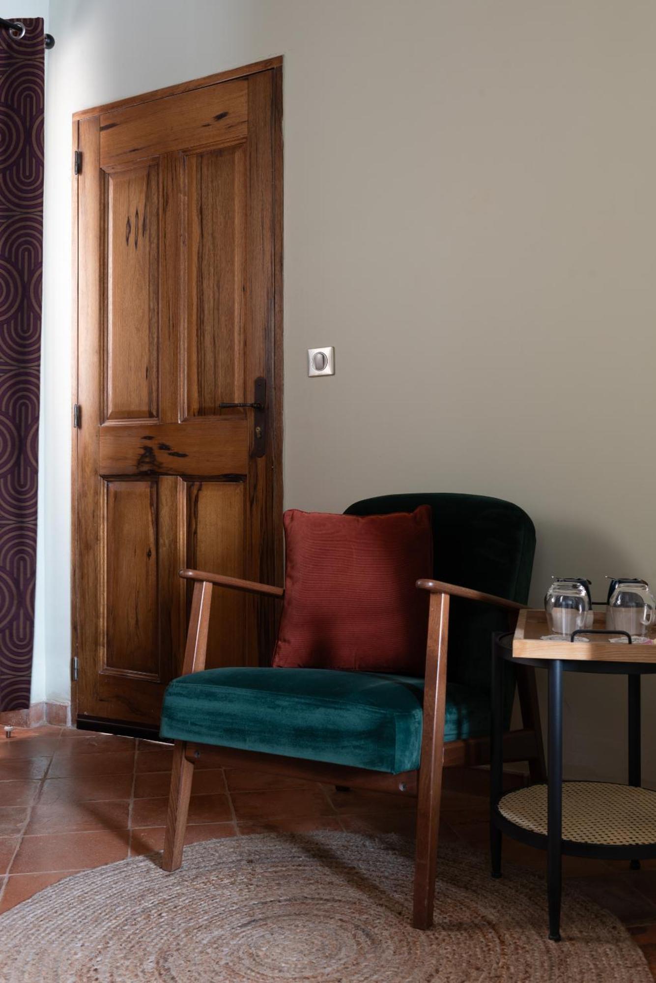 La Maison D'En Bas Des Seigneurs Cucuron Δωμάτιο φωτογραφία