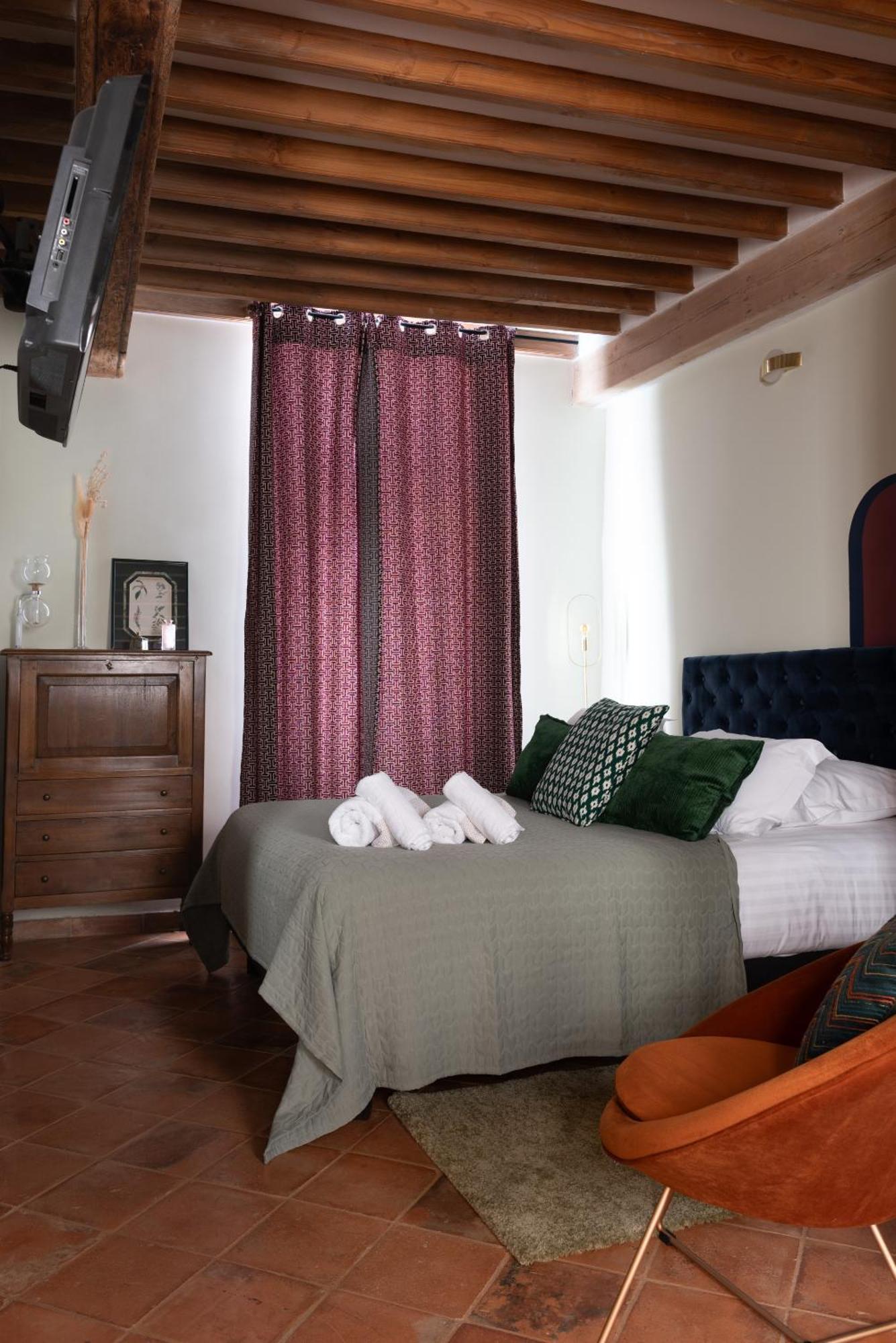 La Maison D'En Bas Des Seigneurs Cucuron Δωμάτιο φωτογραφία