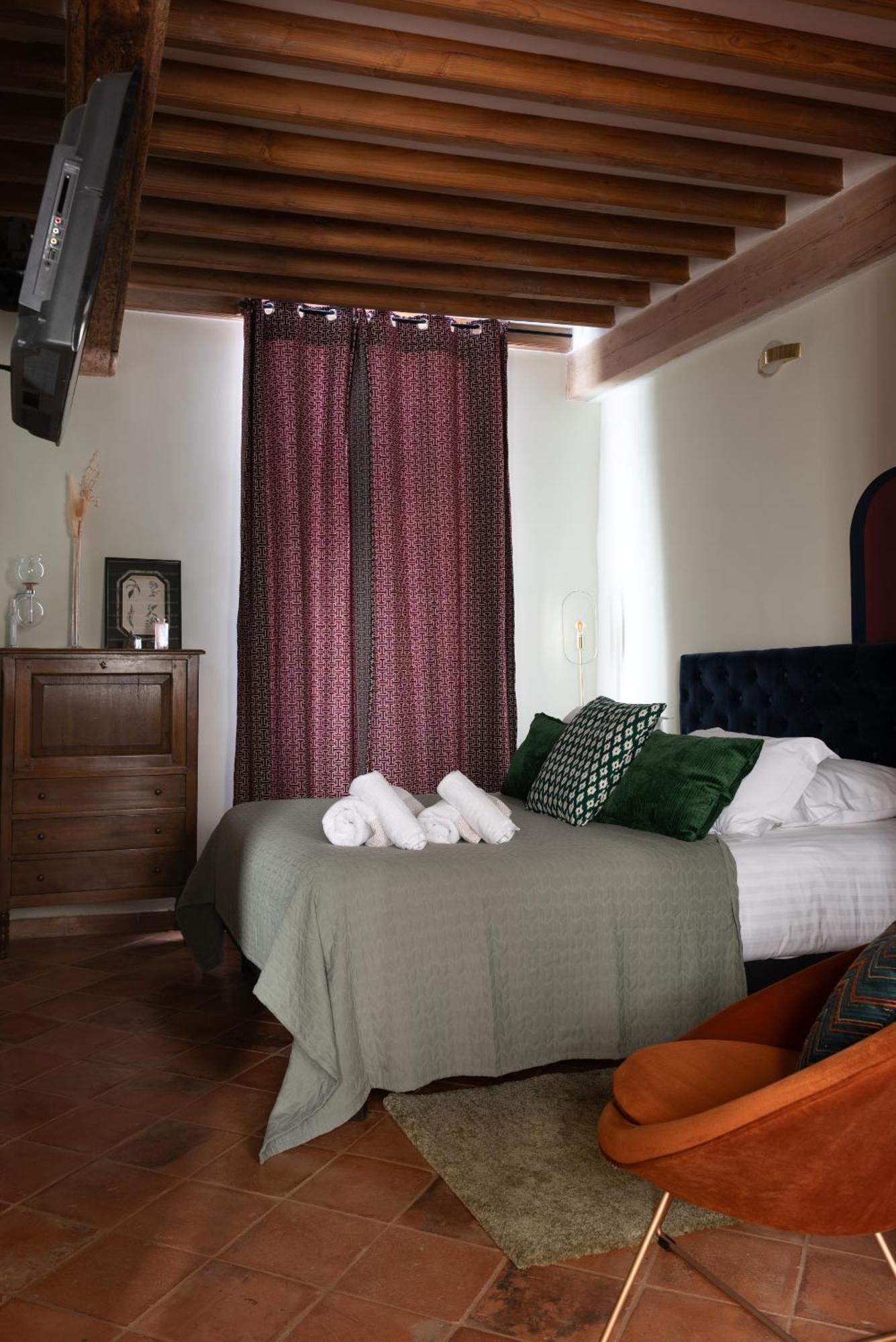 La Maison D'En Bas Des Seigneurs Cucuron Δωμάτιο φωτογραφία
