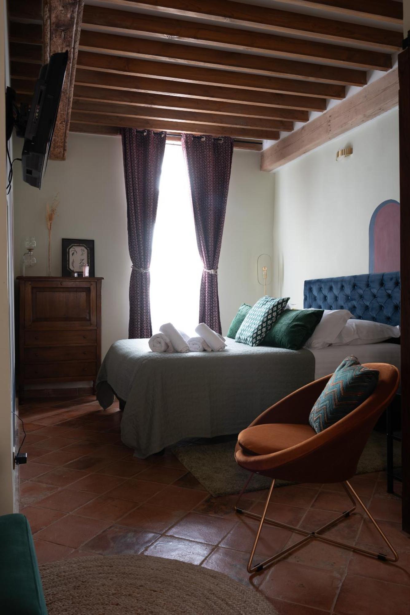 La Maison D'En Bas Des Seigneurs Cucuron Δωμάτιο φωτογραφία